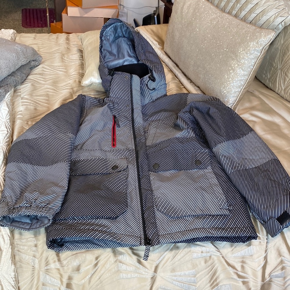 Body glove boys snow jacket.